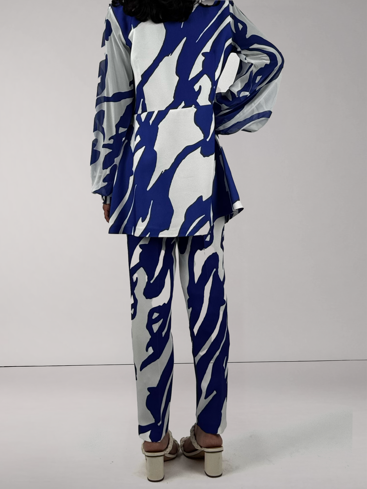 Swirl Power | White-Blue